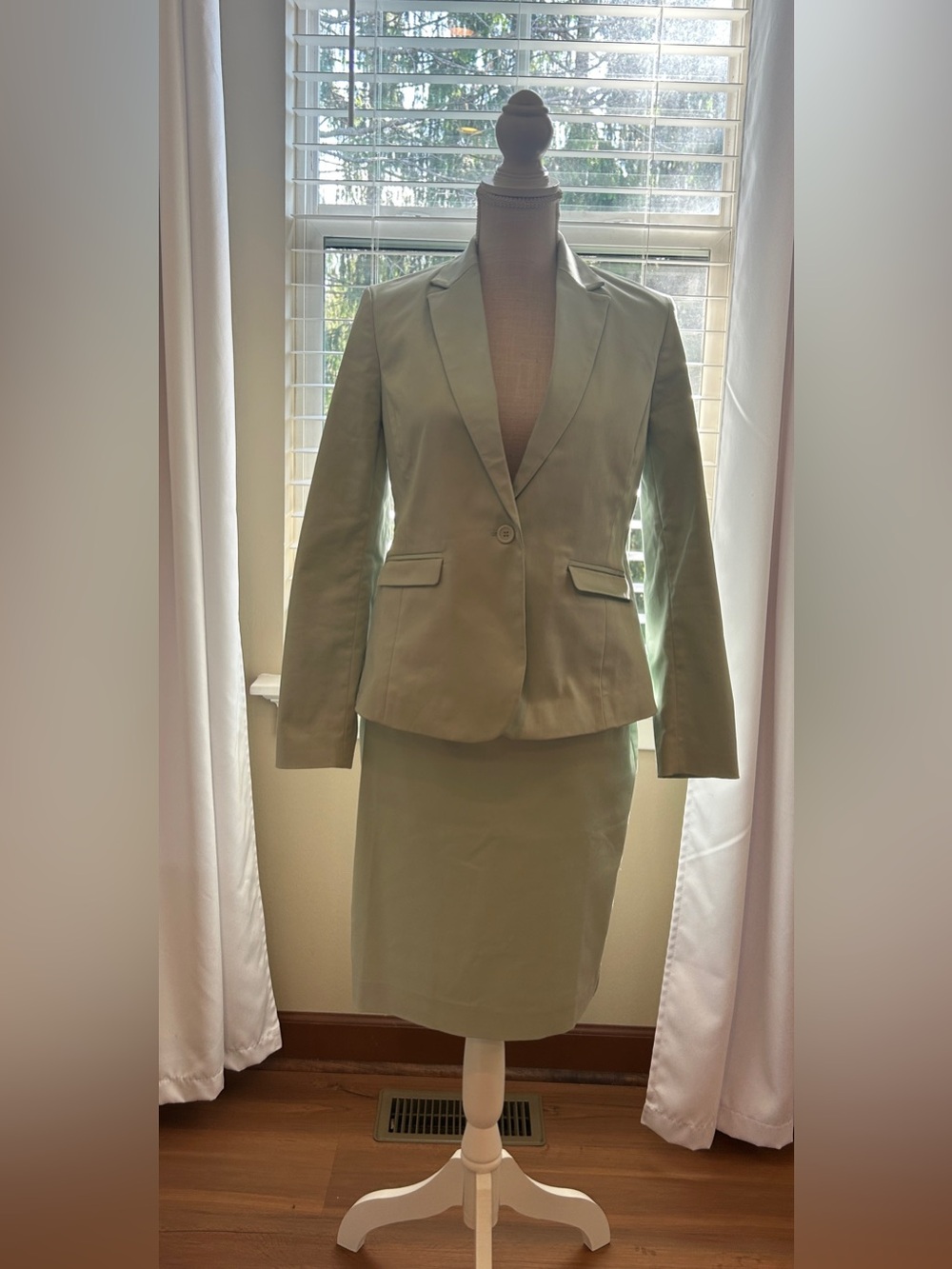 Liz Claiborne Women’s Single-Button Light Green Blazer and Skirt Set-4P💚